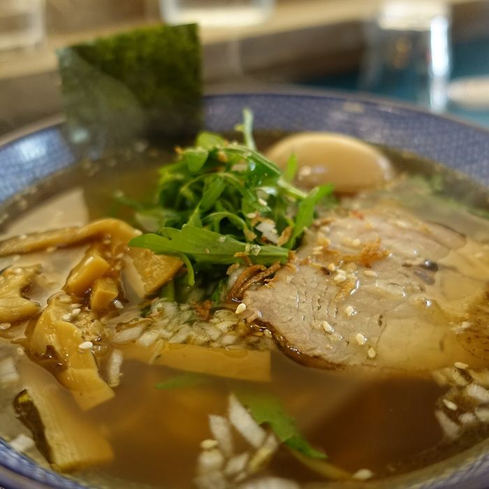 盛り付けを終えた一杯